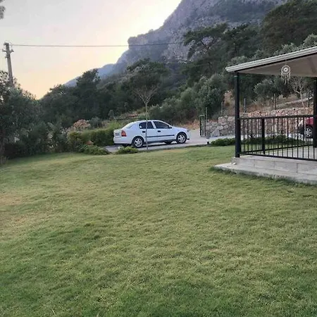 Yakabuk House Hotel *